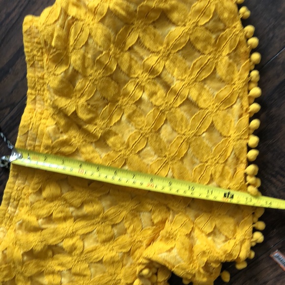 Cute dark mustard shorts size Large - Picture 3 of 9